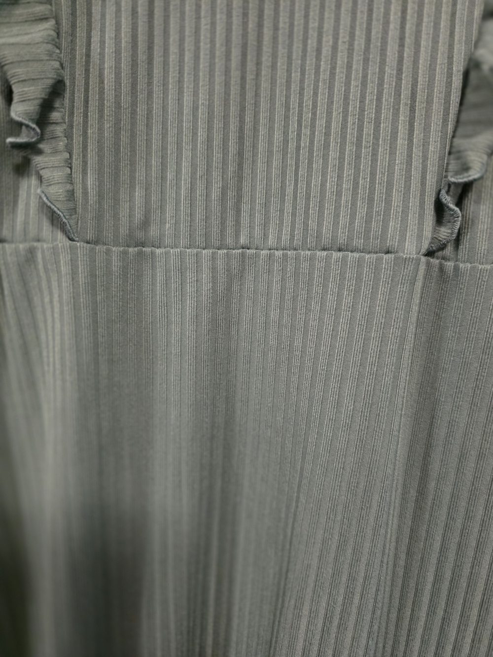 Green Ribbed Ruffle Long-Sleeve Dress - Picture 2 of 4